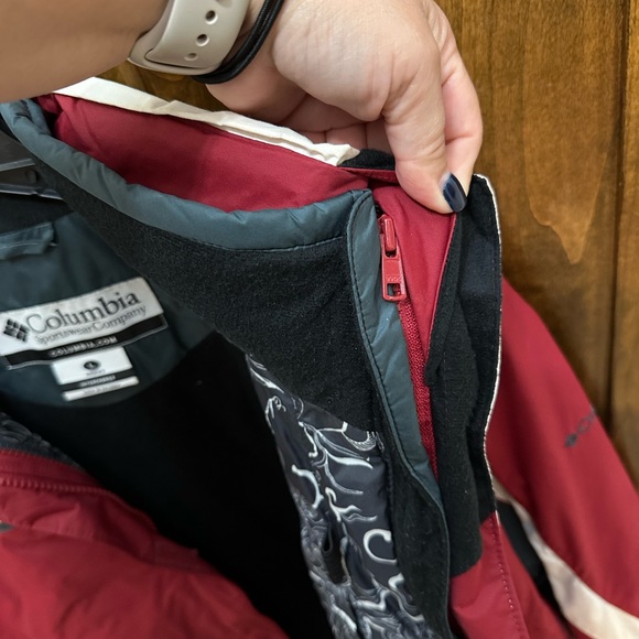 Large, red Columbia double lined ski jacket - Picture 5 of 8